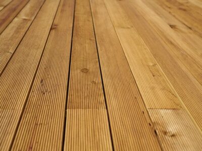 Parquet_dans_la_salle_de_bains_:_une_tendance_intemporelle_pour_votre_maison